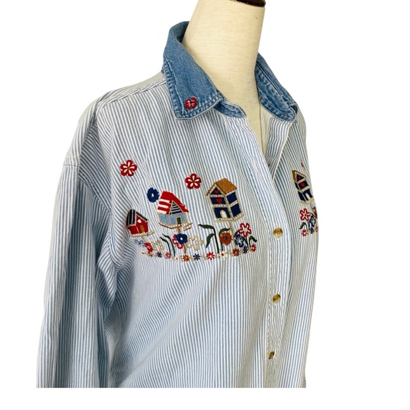 VINTAGE 90s Embroidered Birdhouse Top - Picture 3 of 6